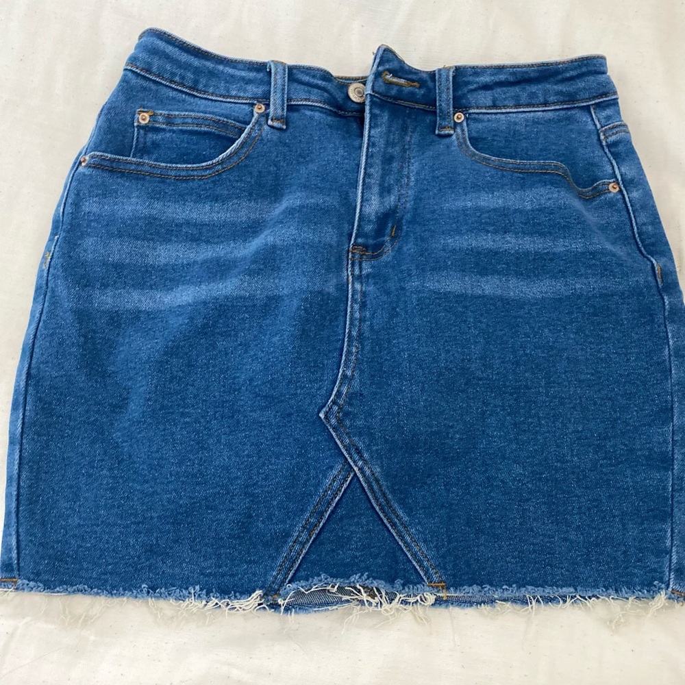 Short jean skirt